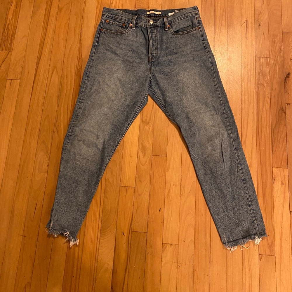 Levi’s high waisted jeans “wedgie”